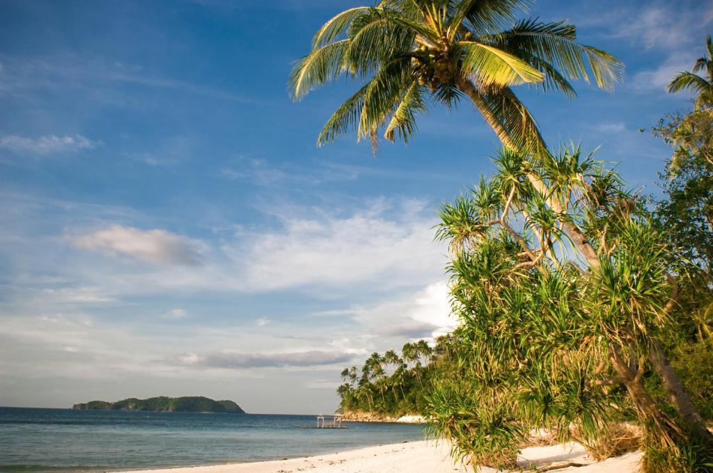 Punta Bulata White Beach Resort & Spa Cauayan  Exterior photo
